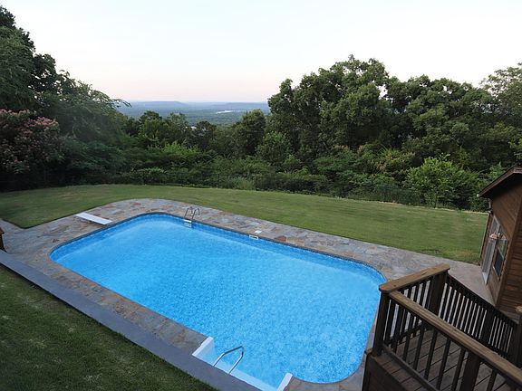 4th image of 404 Hilltop Dr