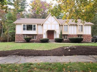 24 W View Dr, Coventry, RI 02816