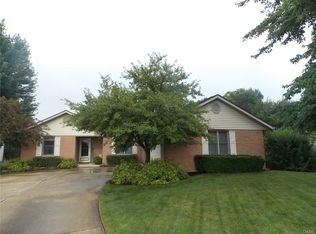 818 Bellaire Dr, Tipp City, OH 45371