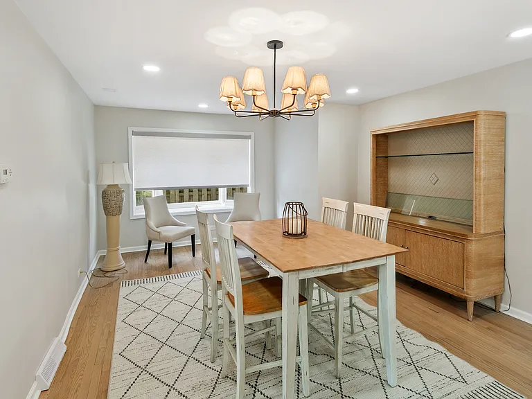3N425 N Howard Ave — Photo 14