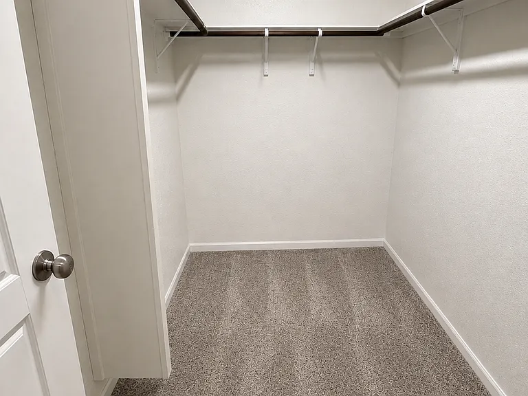 125 University Ave — Photo 8