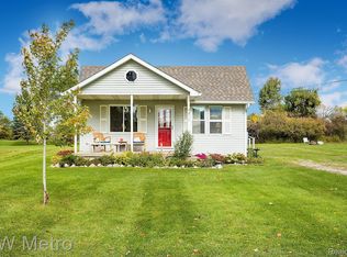 7227 E Maple Ave, Grand Blanc, MI 48439