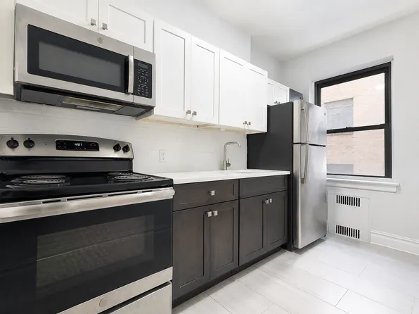 130 Bayridge Parkway image 1 of 9