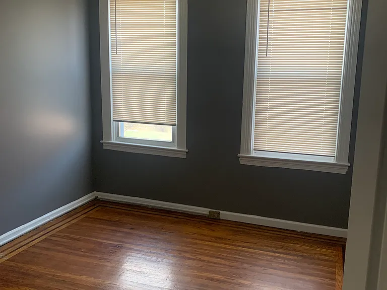 2711 Parkwood Ave — Photo 4