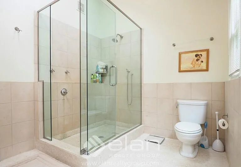 1851 W Larchmont Ave — Photo 18