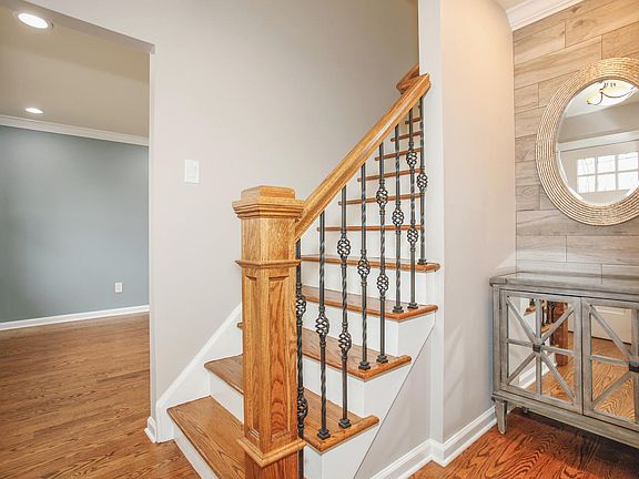 3rd image of 125 Crestwood Ave