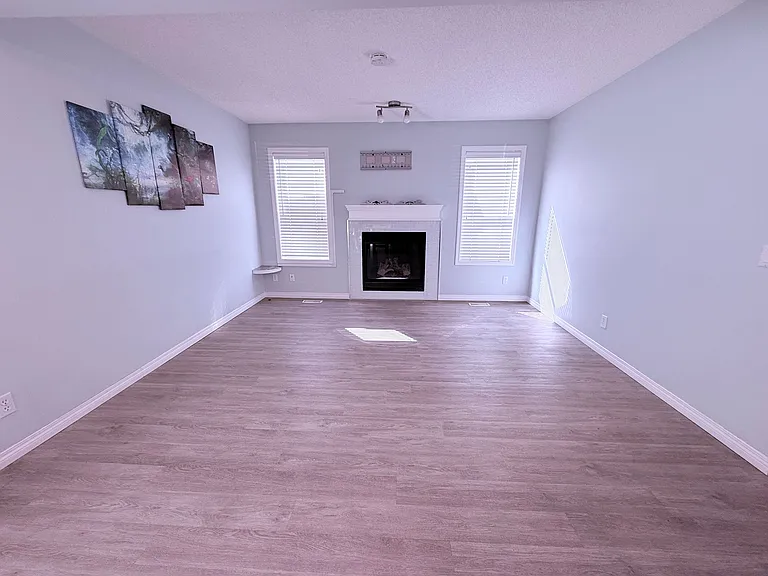 960 Taradale Dr NE — Photo 5