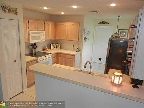 4th image of 8970 Lake Park Cir N
