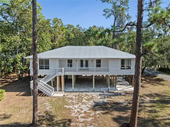 610 General Gaines Pl, Dauphin Island, AL 36528