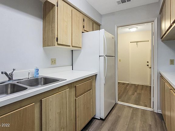 5th image of 1358 Westover St #103
