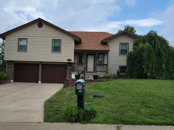 18500 E Arrowhead Ln, Independence, MO 64056