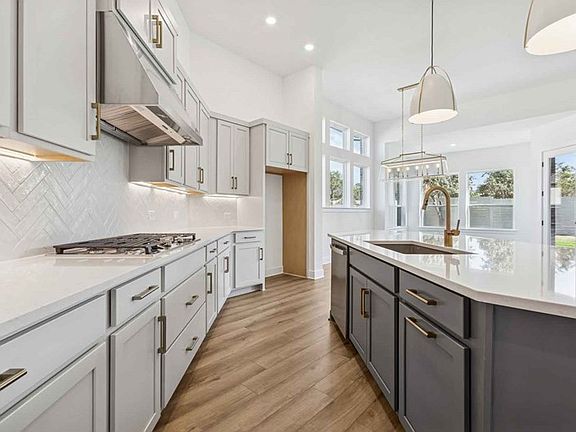 The Flower Mound - Kitchen