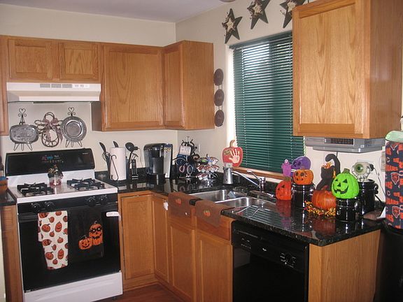 3rd image of 2663 Canyon Dr #2