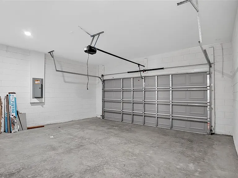 1933 W Oliver Dr — Photo 24