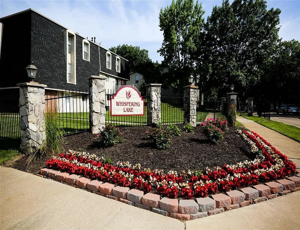 Whispering Lake Apartments — Photo 4