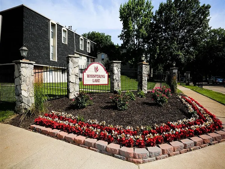 Whispering Lake Apartments — Photo 4