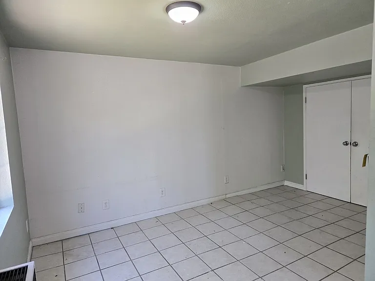 4971 Cresita Dr — Photo 24