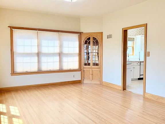 2nd image of 215 Lake St