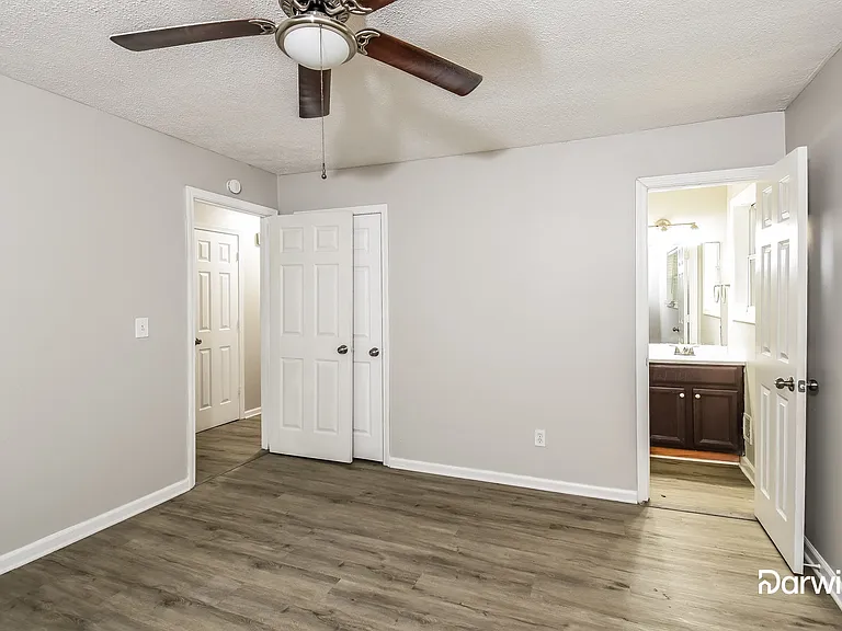 6215 Marilla St — Photo 12