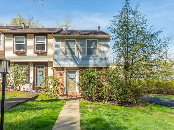 320 New World Dr, Clairton, PA 15025