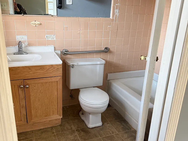 145 N Main St SW — Photo 13
