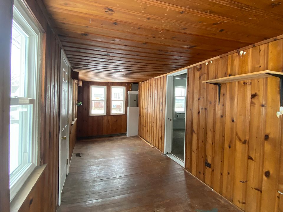 1st image of 709 N Washington St