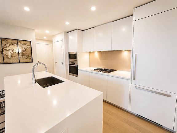 3rd image of 1480 Howe St #3901