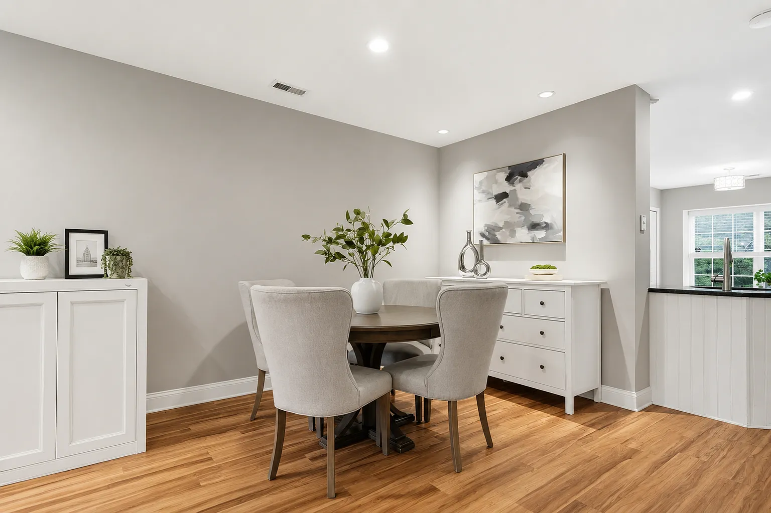 3 bed, 1912 sqft, $3,200 — Photo 2