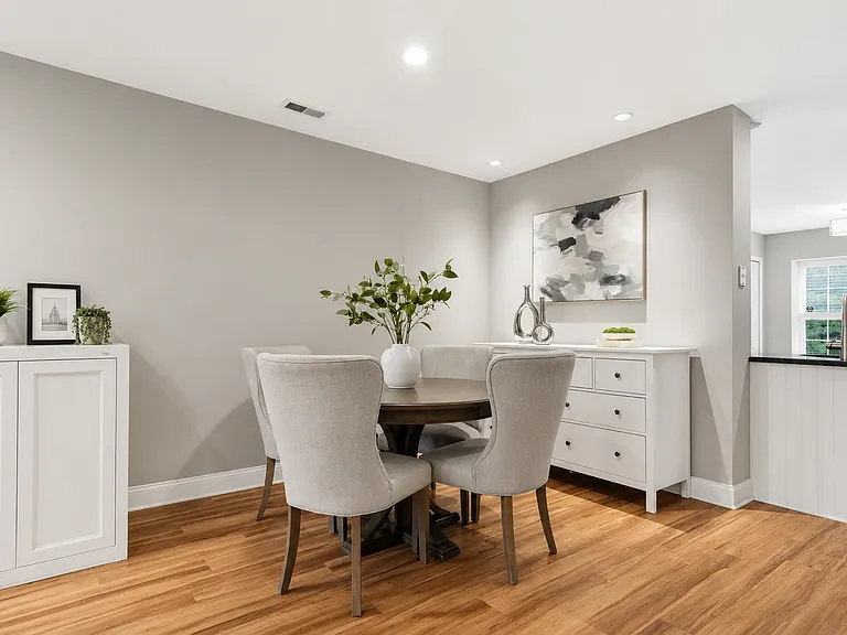 458 Jason Dr — Photo 2