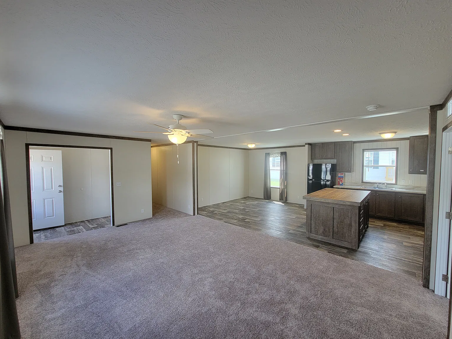 Large Kitchen Island! — Photo 4