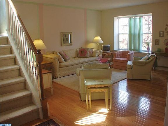 3rd image of 50 Yellowwood Dr