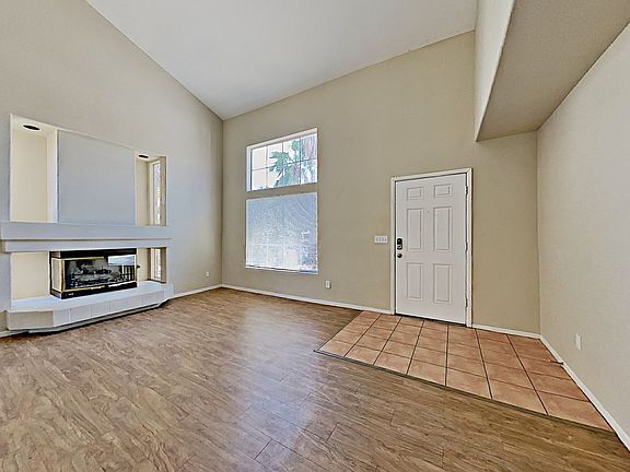 4th image of 1718 Silver Knoll Ave