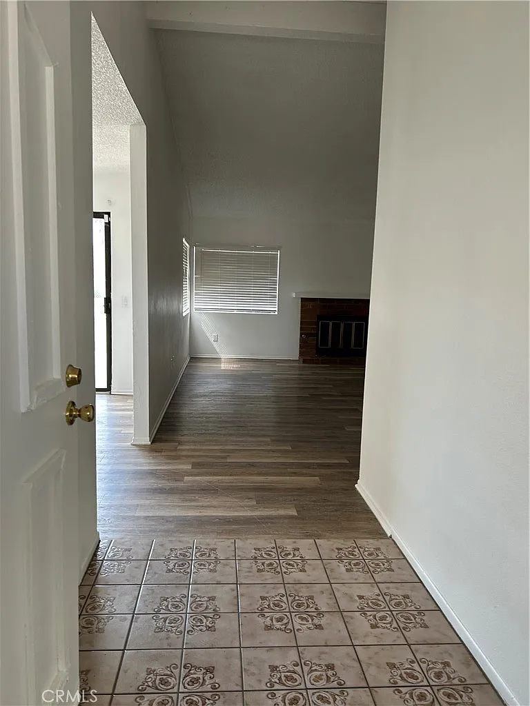 3 bed, 1371 sqft, $3,000 — Photo 3