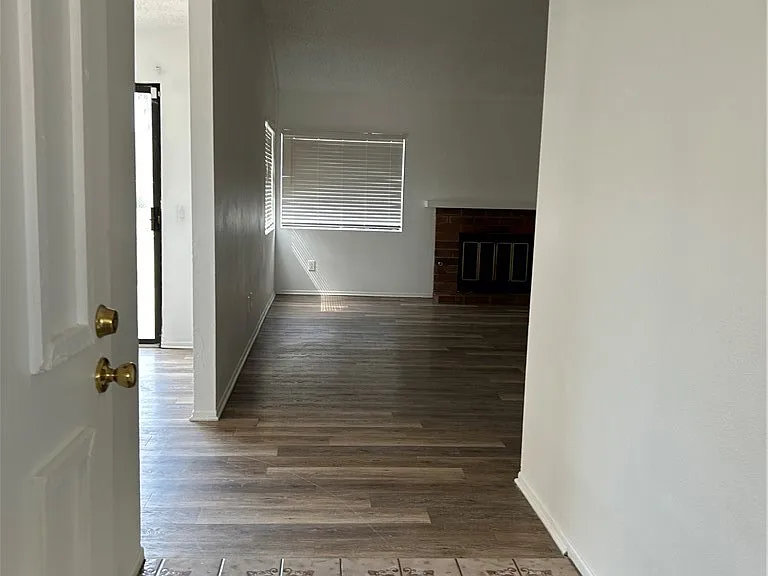 28224 Bay Ave — Photo 3