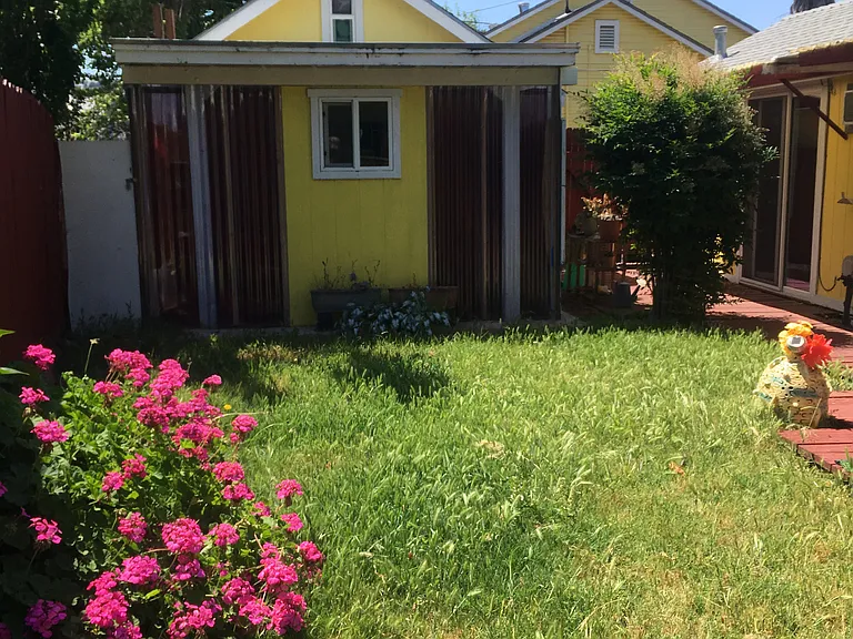 651 Maple St #B — Photo 1