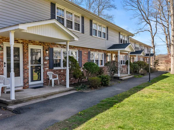 280 East Main Street APT D2, Clinton, CT 06413