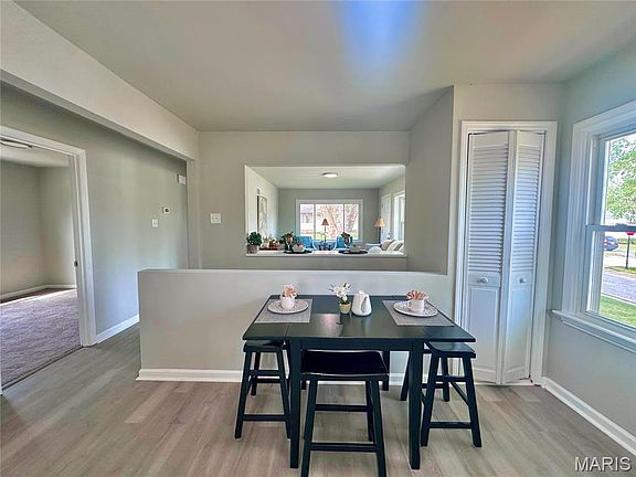 5th image of 920 Des Peres Dr