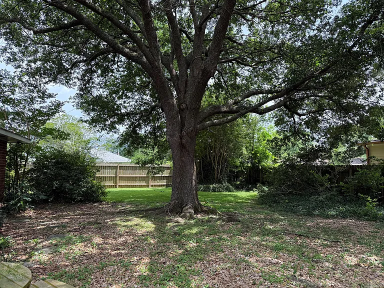 1226 Stoneliegh Dr — Photo 29