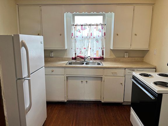 3rd image of 208 W McKibben St