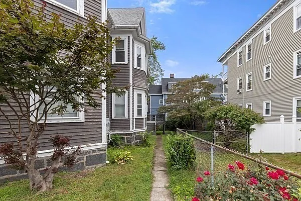 247 Park St #3 — Photo 15