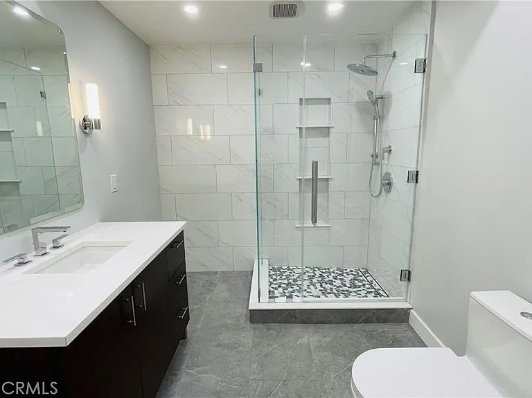 2183 Argyle Ave — Photo 14