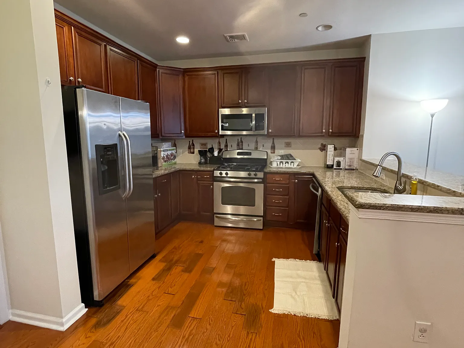 2 bed, 1400 sqft, $3,100 — Photo 2