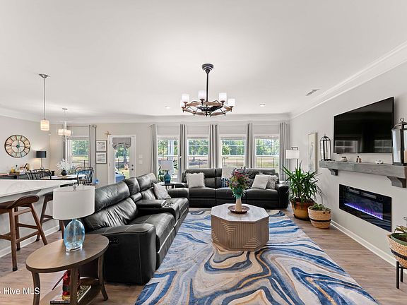 3rd image of 119 Duval Drive