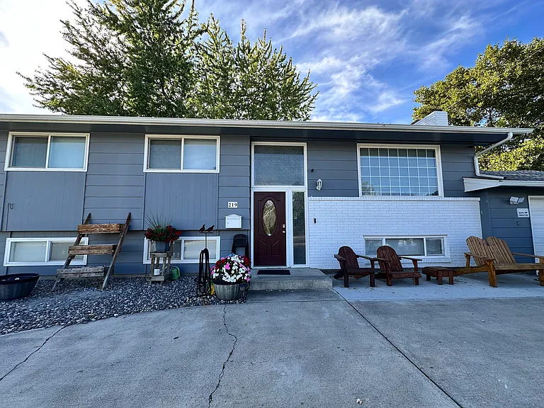 219 Thayer Dr — Photo 2