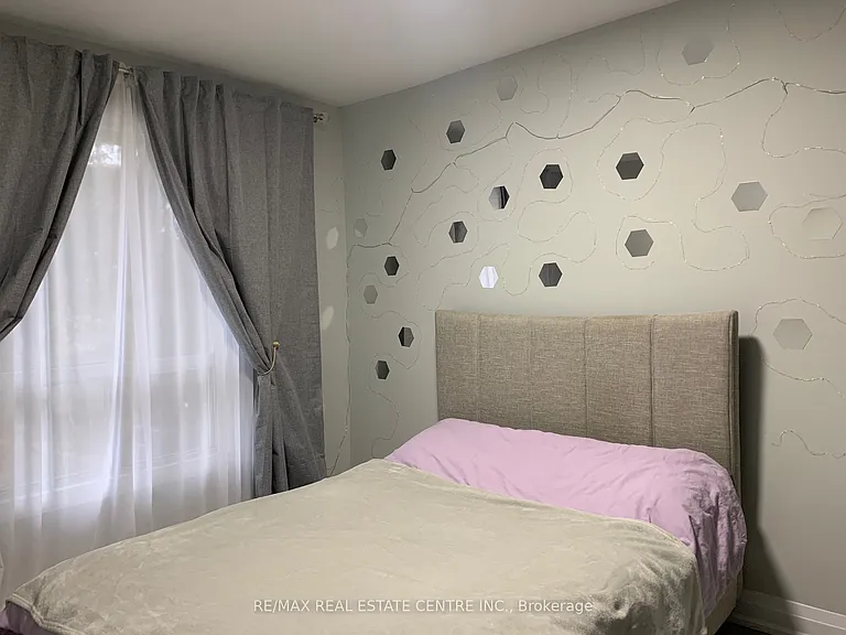 34 Caledonia Rd — Photo 9