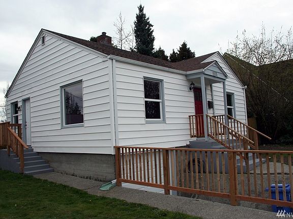 3rd image of 2216 E Fairbanks St
