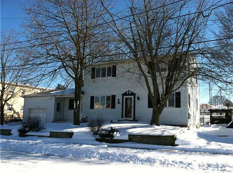 2nd image of 670 Spring St