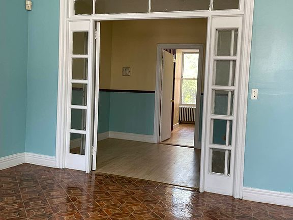 2nd image of 110 Manhattan Ave #2