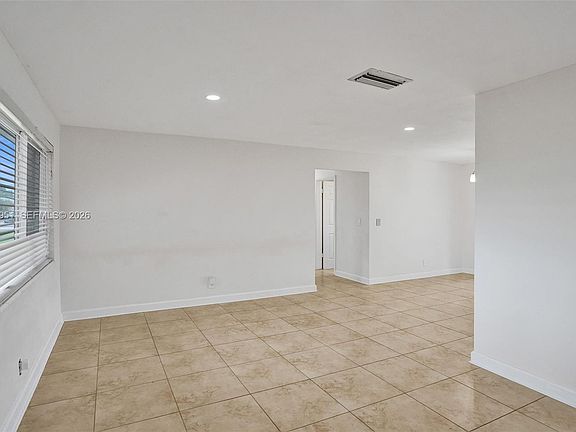 4th image of 5081 SW 94th Way