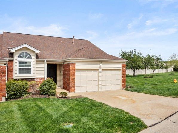 1902 Bennington Common Dr, Saint Louis, MO 63146